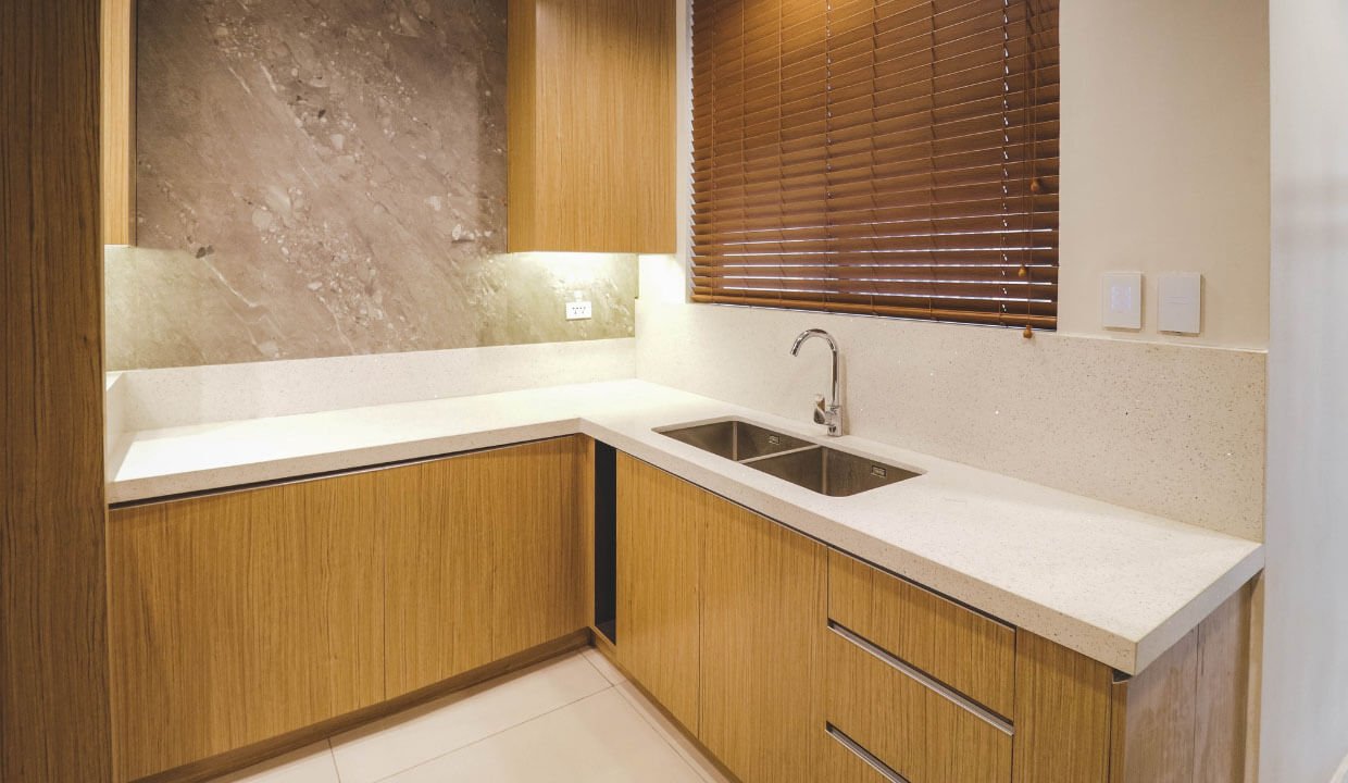 Townhouse for Sale in E. Rodriguez Quezon City 011