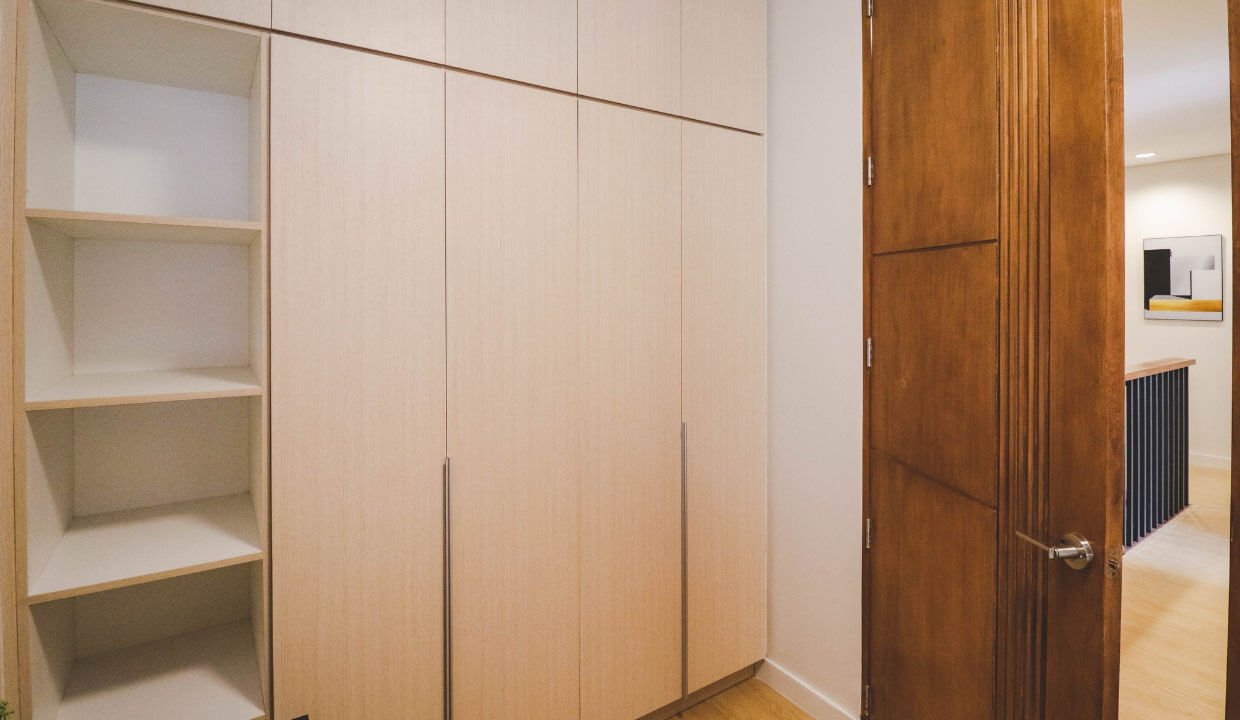 Townhouse for Sale in E. Rodriguez Quezon City 014