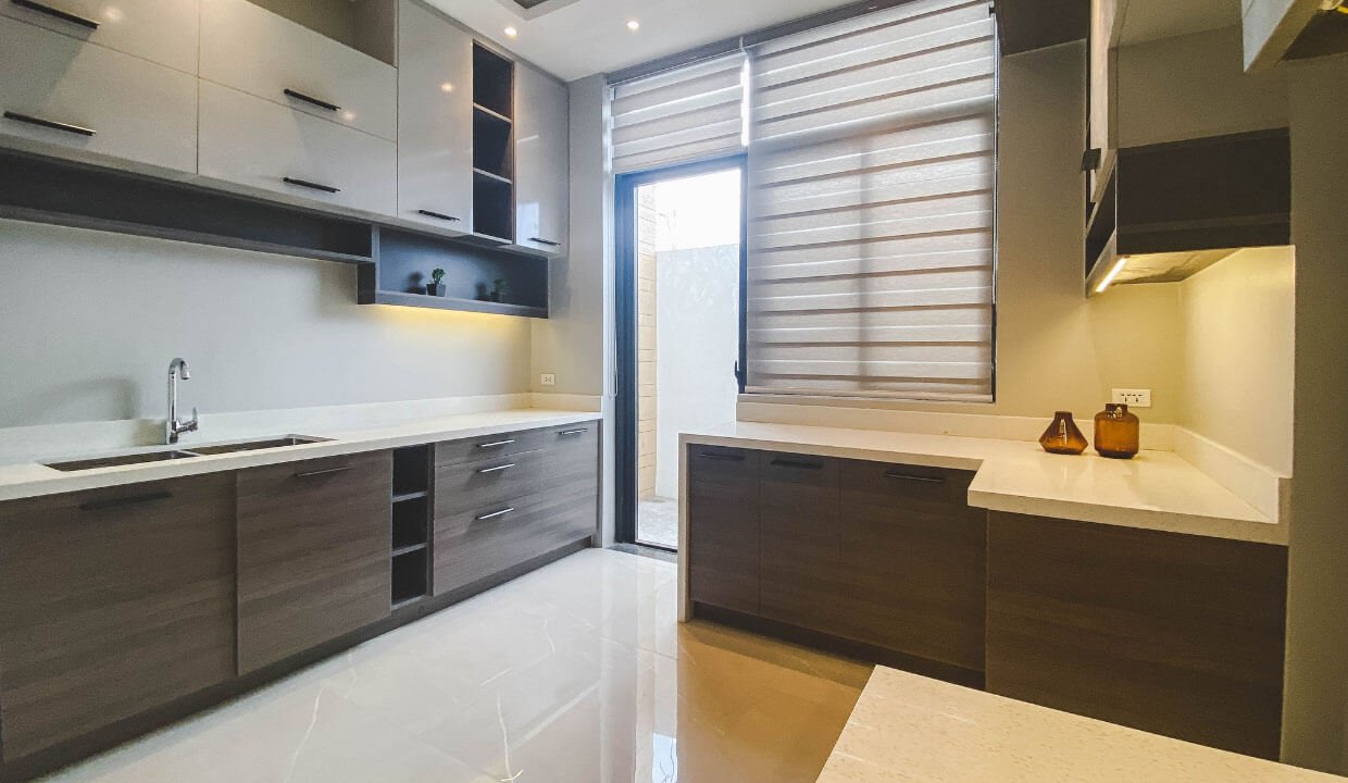 townhouse for sale in Sta Mesa Heights 007